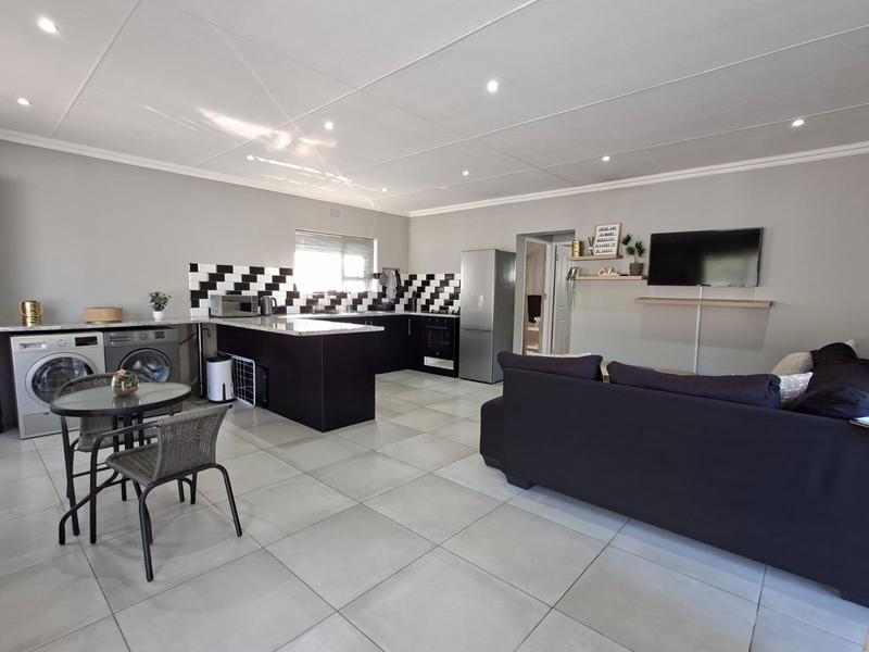1 Bedroom Property for Sale in Kleinkrantz Western Cape